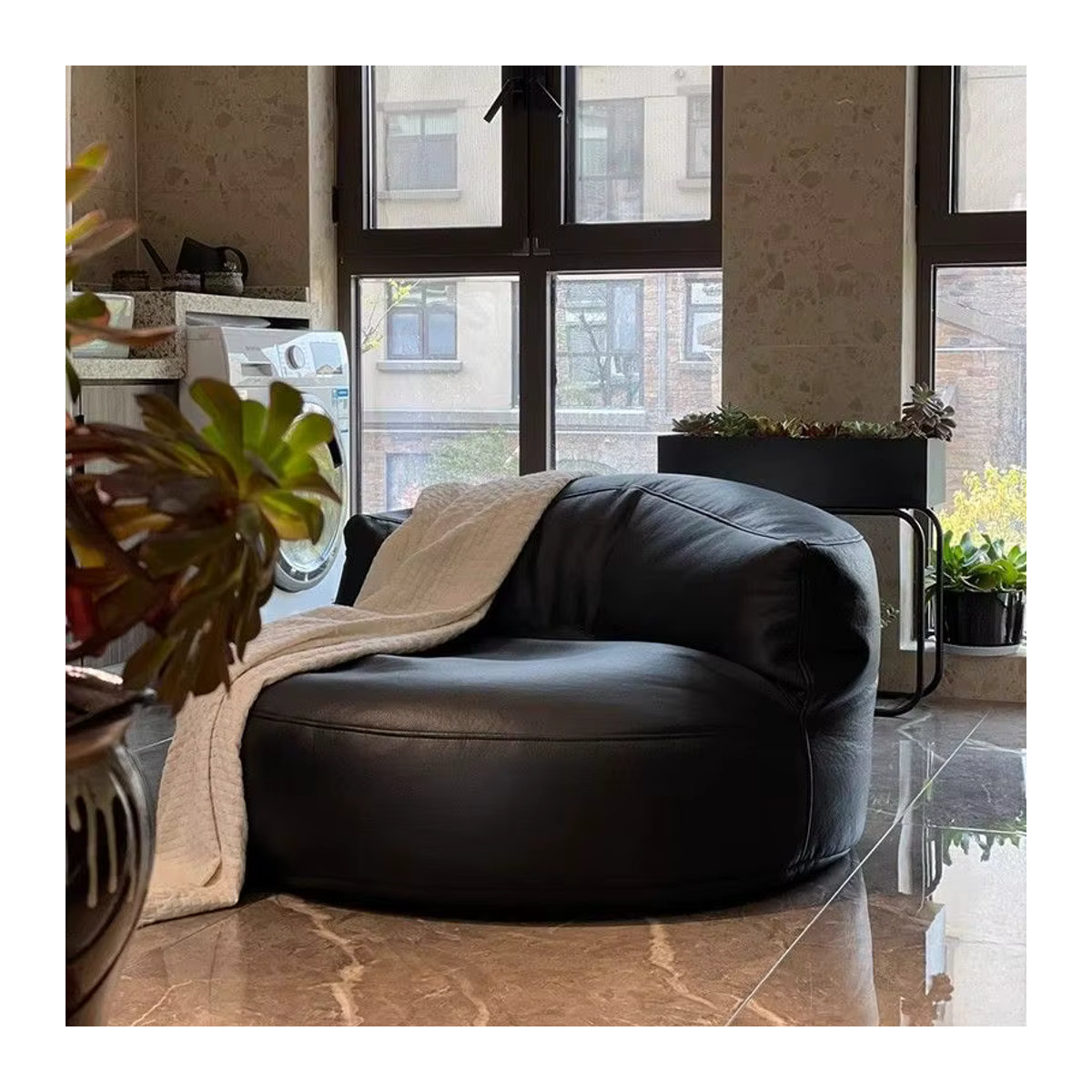 Oeny Modernes Lazy Sofa Einzelsofa aus Kunstleder als Sitzsack im Tatami-Design in Beige oder Schwarz - Bild 2
