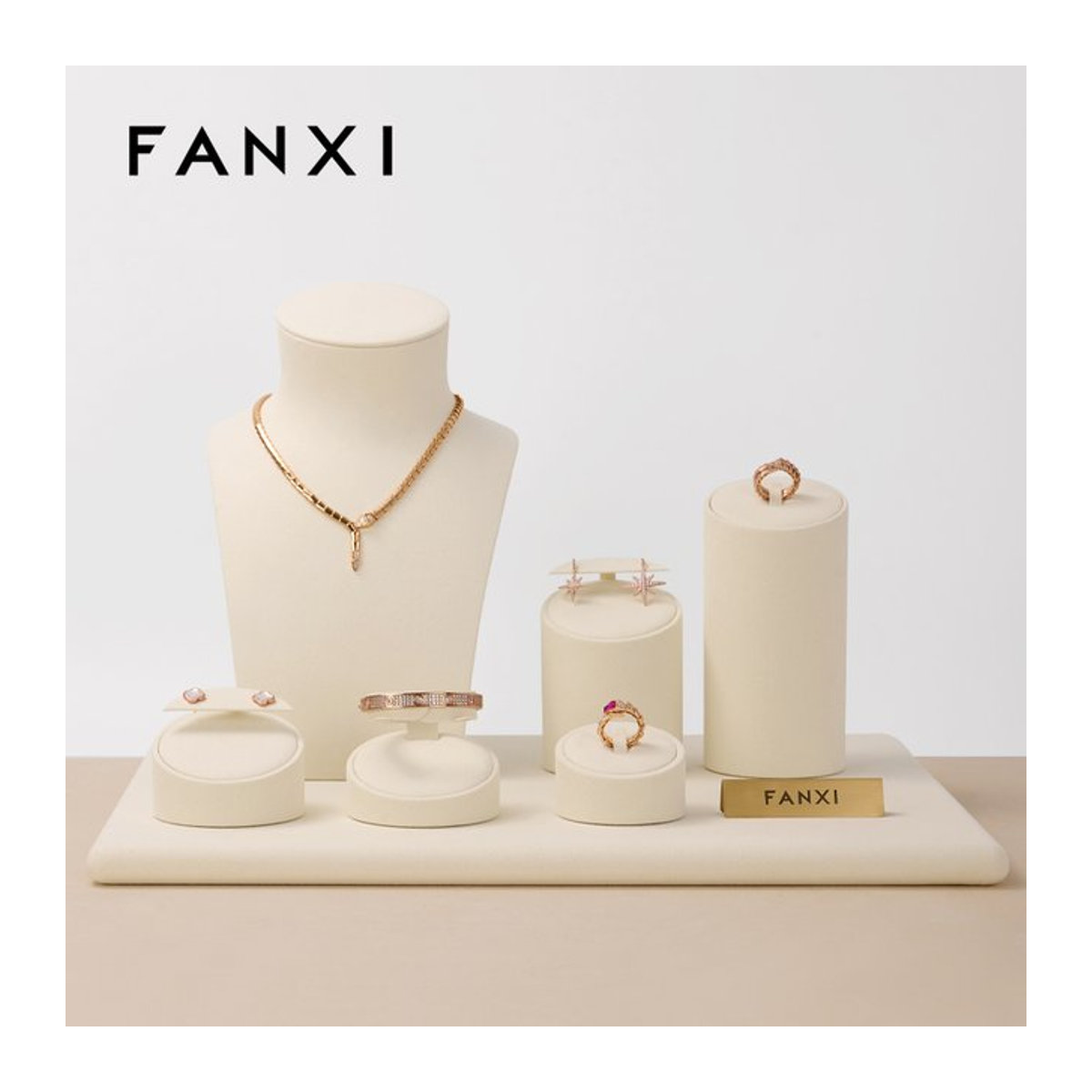 Oirlv Retro Schmuck Display Set aus Mikrofaser in Beige für Halsketten, Ohrringe und Ringe - Bild 1