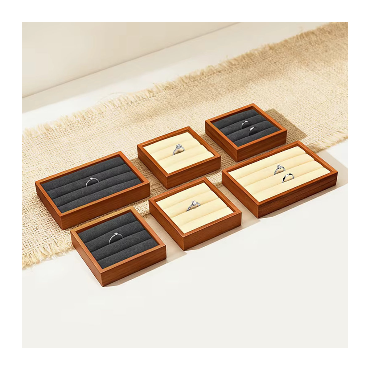 Oirlv Schmuck-Display aus Holz für Ringe und Ohrringe, quadratisches Tablett in Grau und Braun, minimalistisches Design - Bild 2