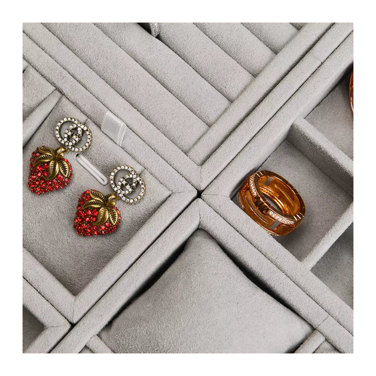 Oirlv Schmuck-Display-Organizer aus Mikrofaser in Grau für Ringe, Halsketten und Armbänder - Bild 3