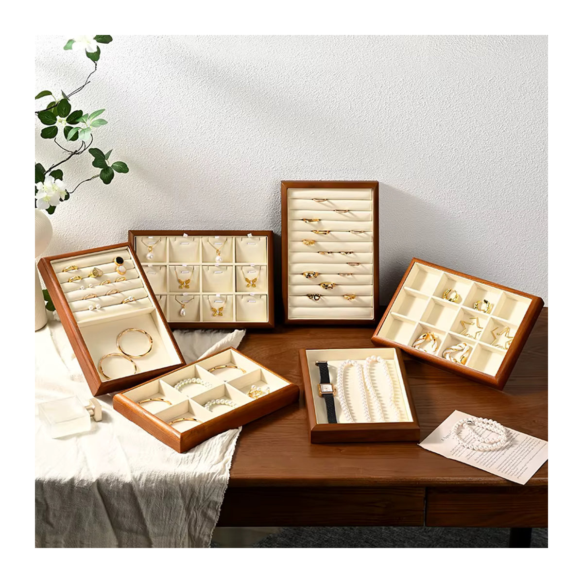 Oirlv Schmuck-Organizer aus Holz in Braun und Beige, minimalistisches Aufbewahrungstablett für Ringe, Halsketten, Armbänder und Ohrringe - Bild 2