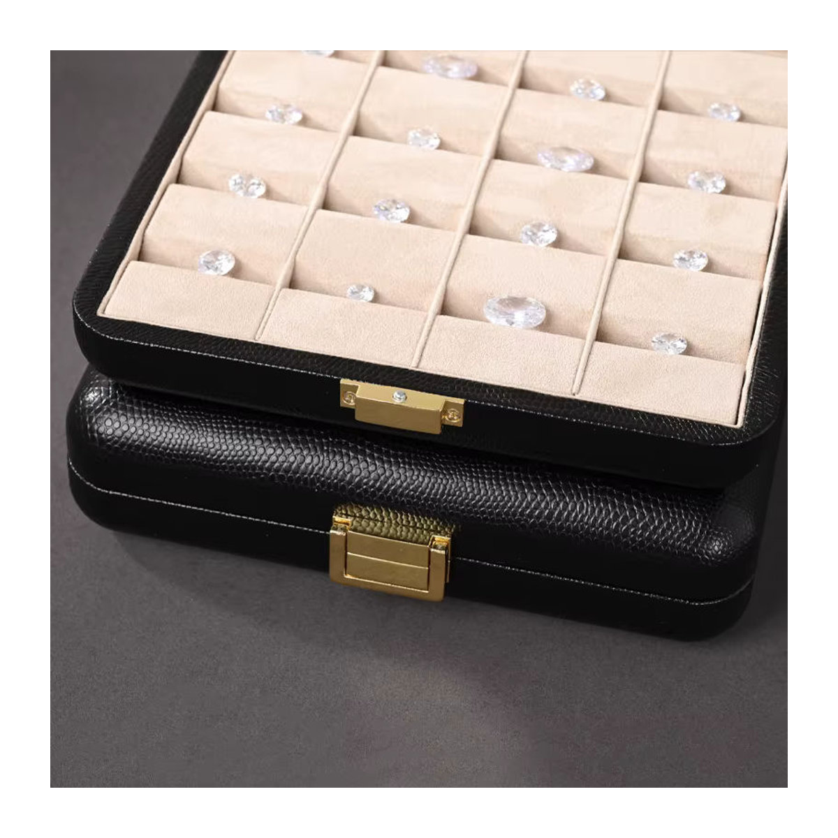 Oirlv Schmuck-Organizer-Box aus schwarzem PU-Leder für Ringe und Ohrringe - Bild 4