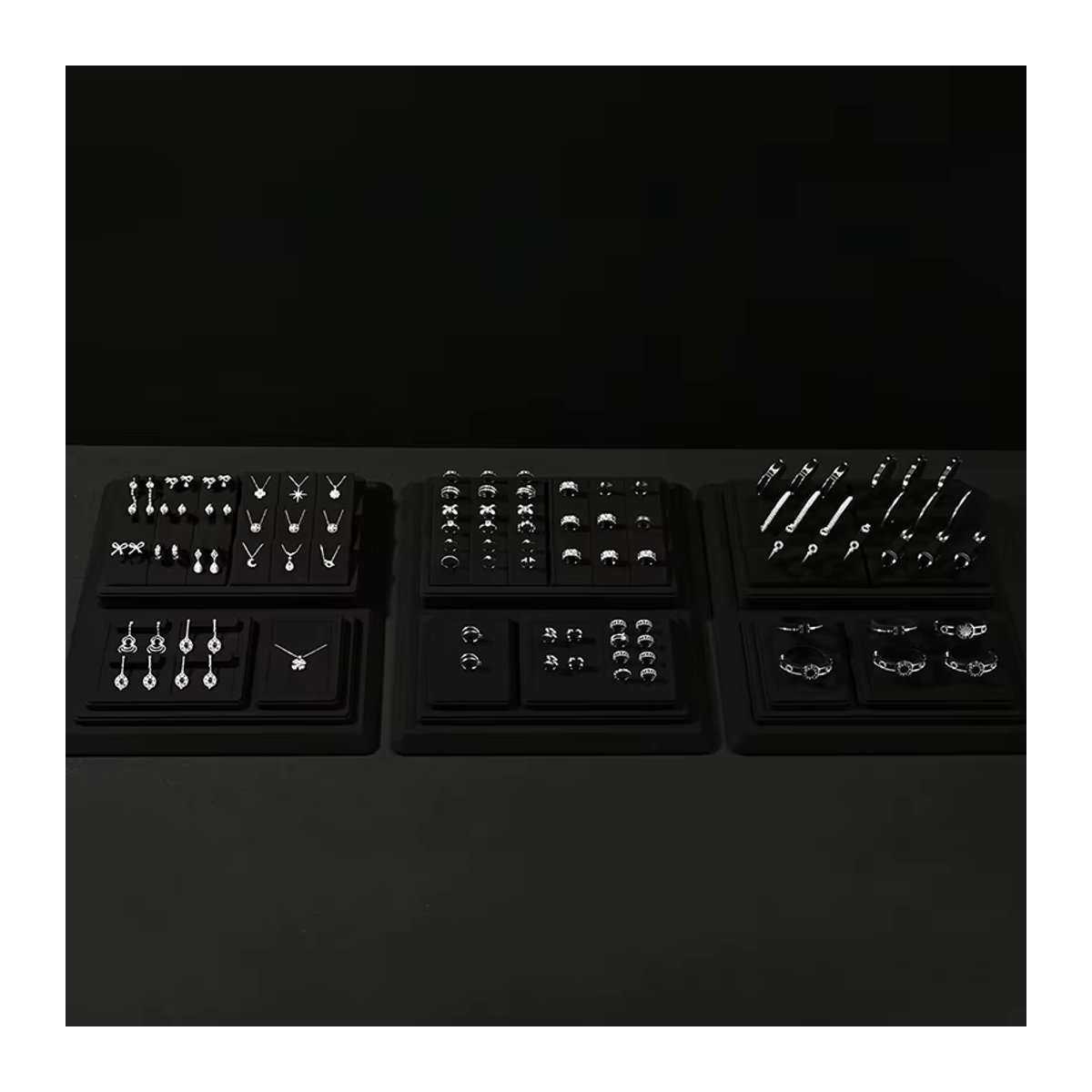 Oirlv Schmuckdisplay Set aus schwarzem Samt für Armreife, Ringe, Ohrringe und Halsketten - Bild 1