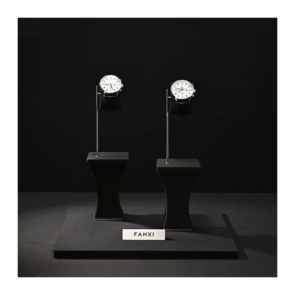 Oirlv Uhrenständer aus Metall und Leder in Schwarz als moderner Schmuck-Organizer und Uhrendisplay - Bild 3