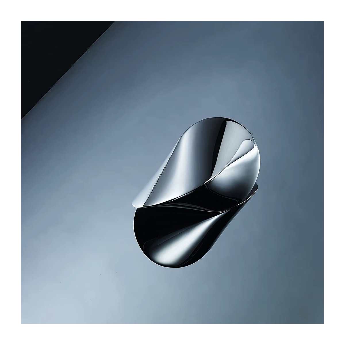 Oloid Meade Geometrische Anti-Stress-Skulptur aus Metall in Silber für den Schreibtisch - Bild 3