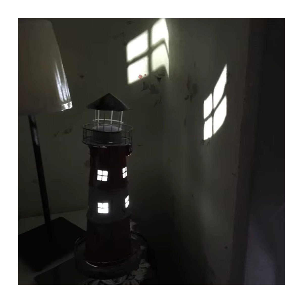 OMOON Retro-Kerzenhalter Leuchtturm aus Metall in Rot und Mehrfarbig für nostalgische Dekoration - Bild 3