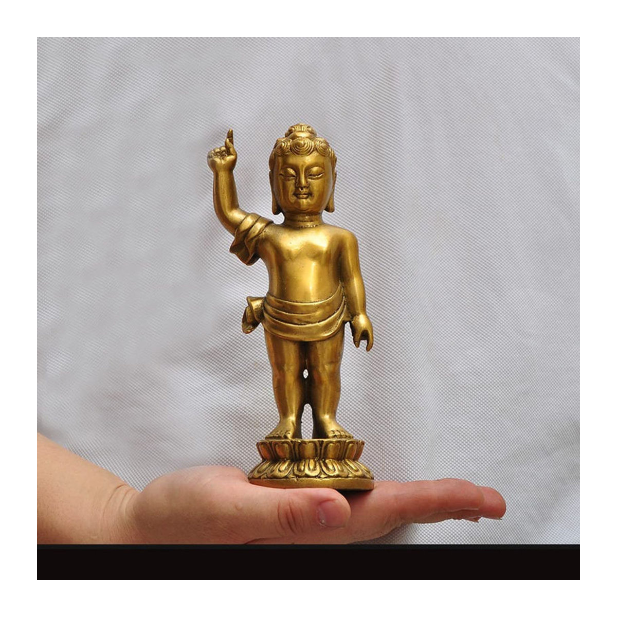 Orientalische Buddha Statue aus Messing in Gold, stehendes Buddha-Dekorationsmodell - Bild 4