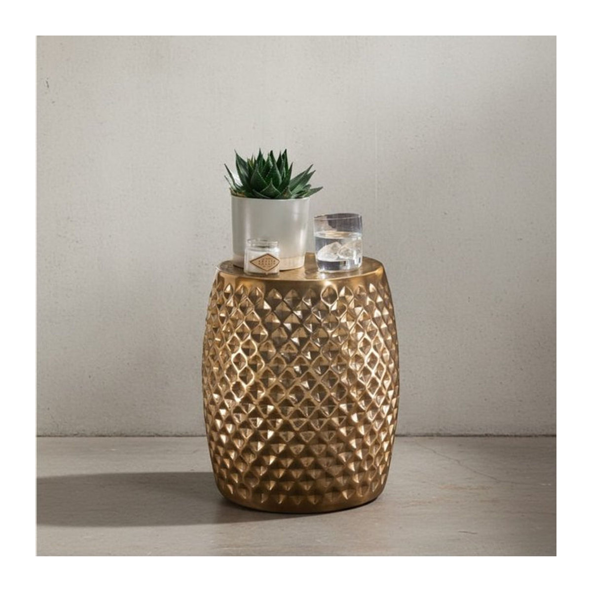 Orientalischer Beistelltisch ENNS von KADIMA DESIGN aus rundem Hammerschlag-Aluminium - Bild 1