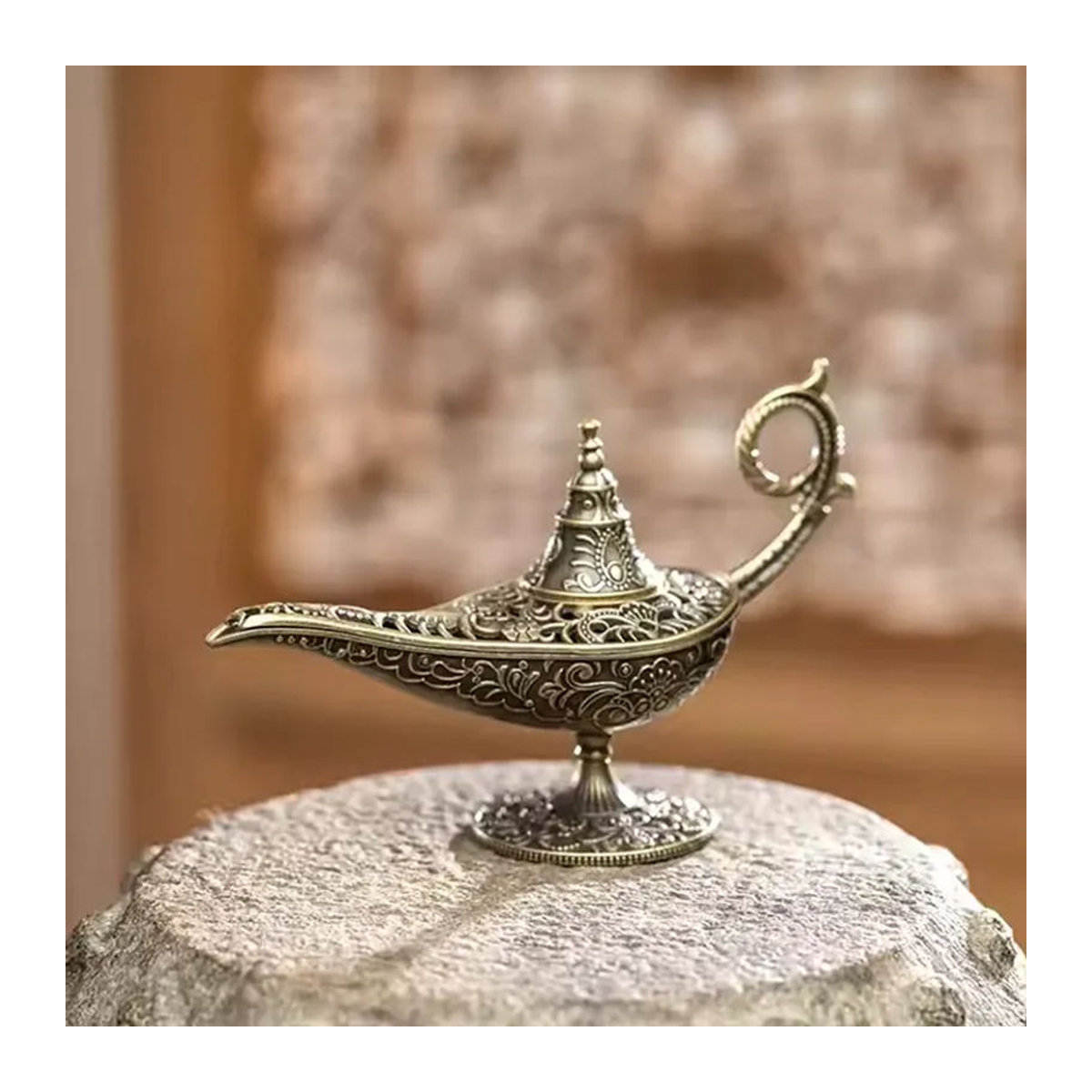 Orientalischer Metall-Räucherstäbchenhalter in Gold mit floralem Design von Hoeaden - Bild 3