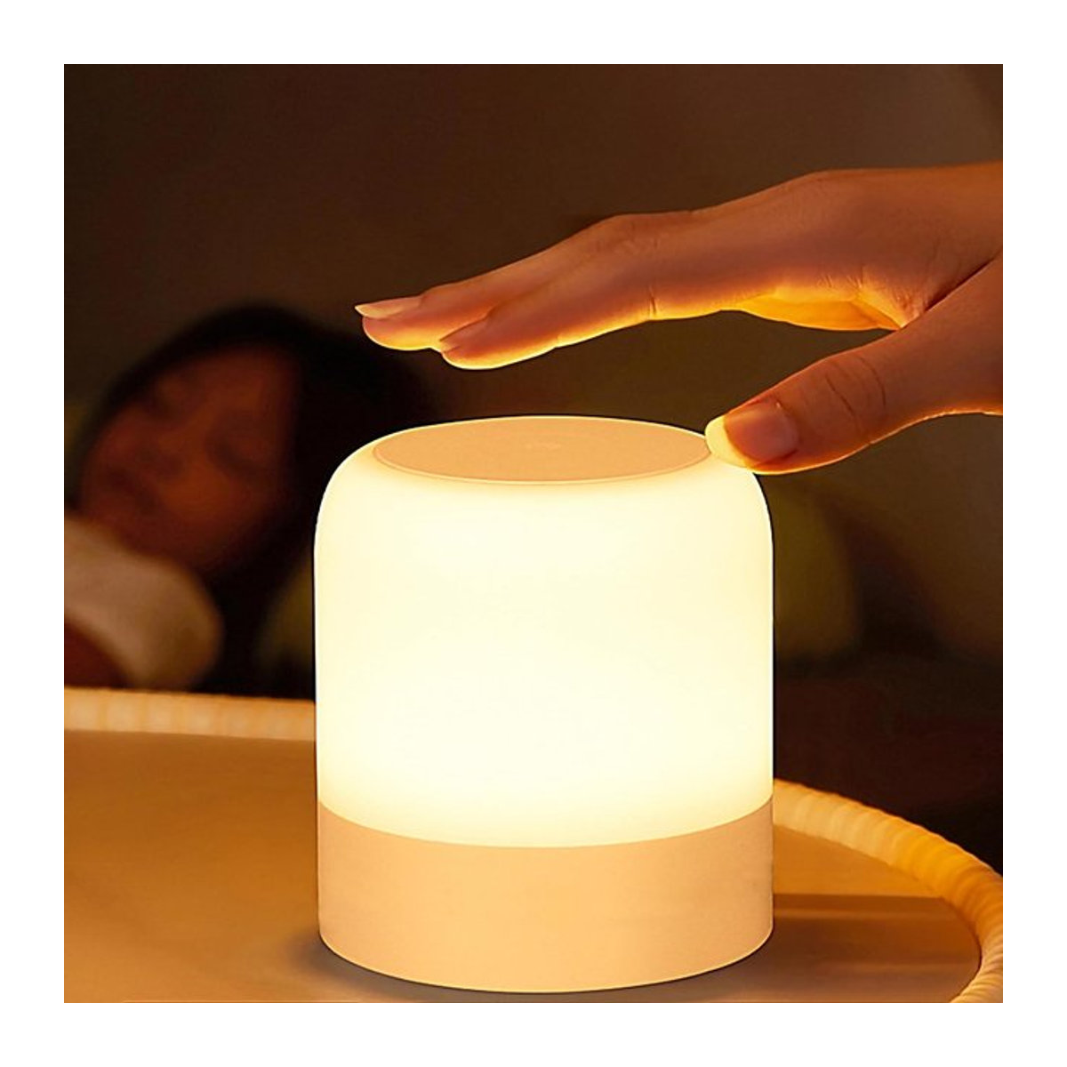 Ouelico Tragbares Baby-Nachtlicht in Weiß, Wiederaufladbare LED Nachttischlampe mit 3 Farben für das Kinderzimmer - Bild 1