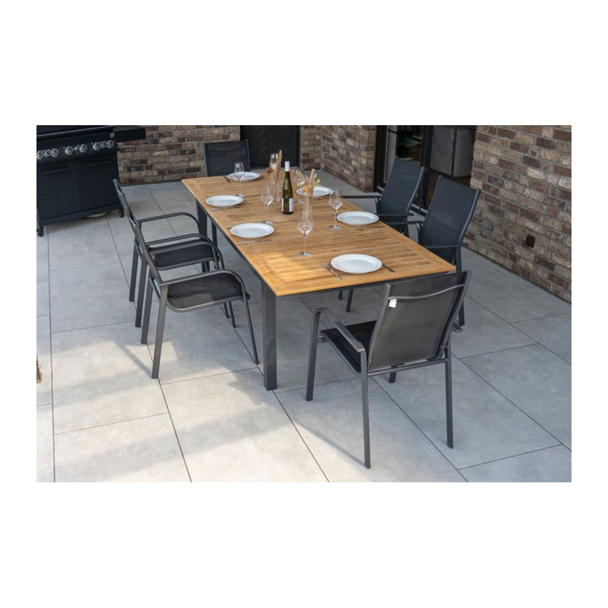 OUTFLEXX Garten-Essgruppe aus Aluminium, Teak und Textil in Anthrazit, bestehend aus einem Tisch und 6 stapelbaren Sesseln - Bild 1