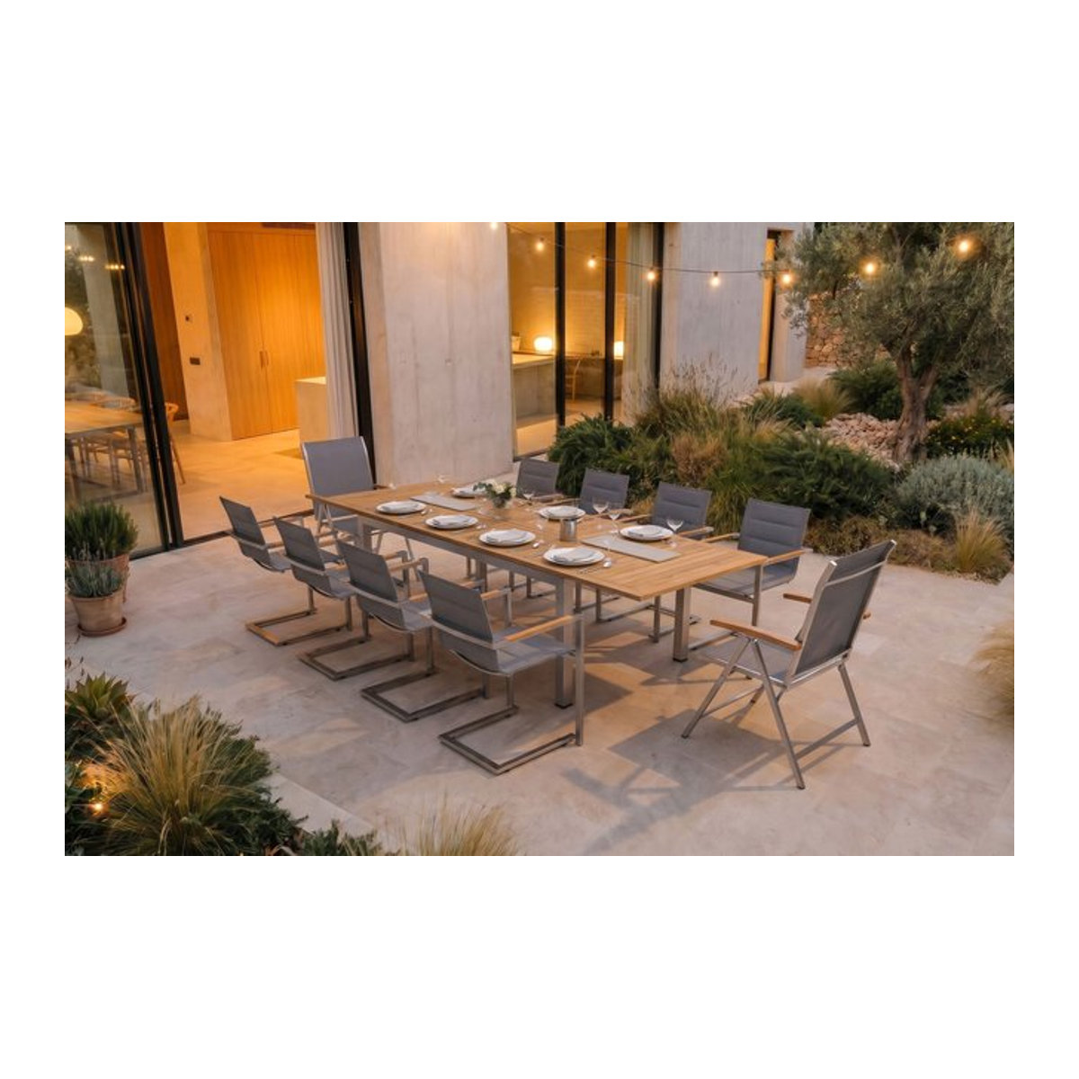 OUTFLEXX Garten-Essgruppe aus Edelstahl und Teak in Silber mit Ausziehtisch, 8 gepolsterten Stühlen und 2 Klappstühlen, B/T: 200/300 x 100 cm - Bild 1