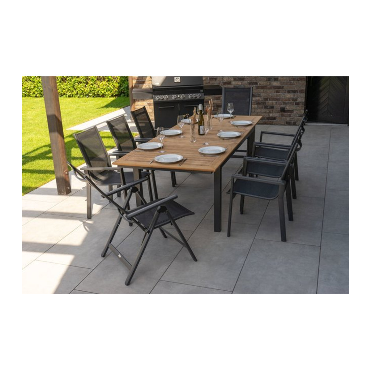 OUTFLEXX Garten-Essgruppe in Anthrazit mit Ausziehtisch und 8 Sitzgelegenheiten aus Aluminium, Teak und Textil - Bild 1