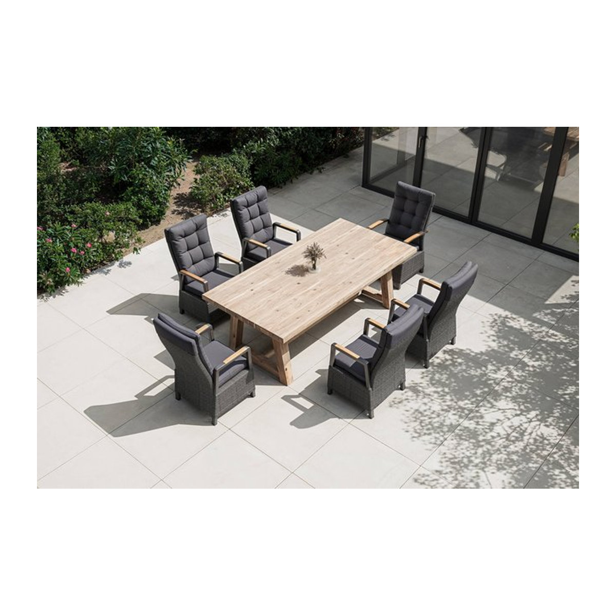 OUTFLEXX Nova Garten-Essgruppe aus Polyrattan und Aluminium mit 6 Sesseln, Anthrazit/Grau/Natur, Tisch B: 220 cm, T: 110 cm, mit verstellbaren Rückenlehnen und Teak-Armlehnen - Bild 1