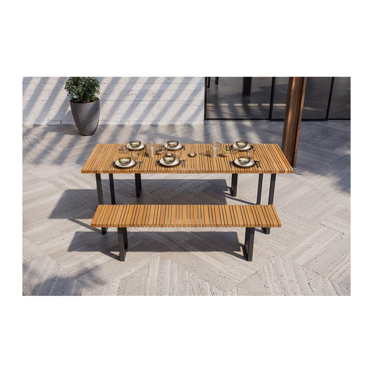 OUTFLEXX Oslo Garten-Essgruppe aus Aluminium und Teak in Schwarz/Natur, Tisch B: 210 cm, T: 90 cm - Bild 1