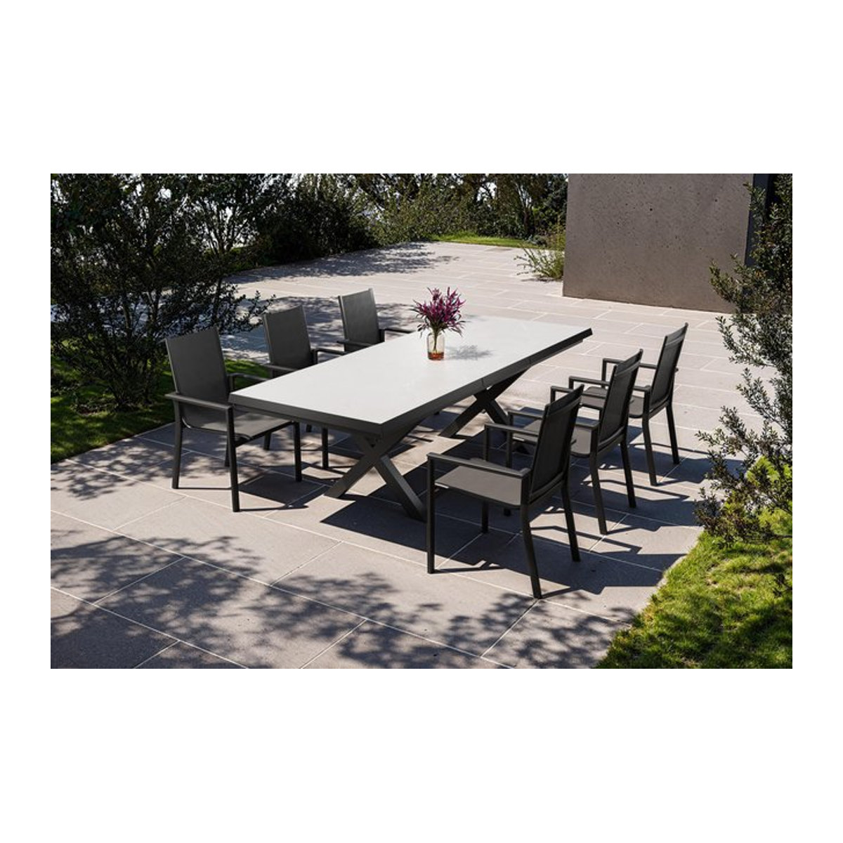 OUTFLEXX Serro Garten-Essgruppe aus Aluminium und Keramik in Anthrazit und Schwarz mit Tisch und 6 Stapelsesseln - Bild 1