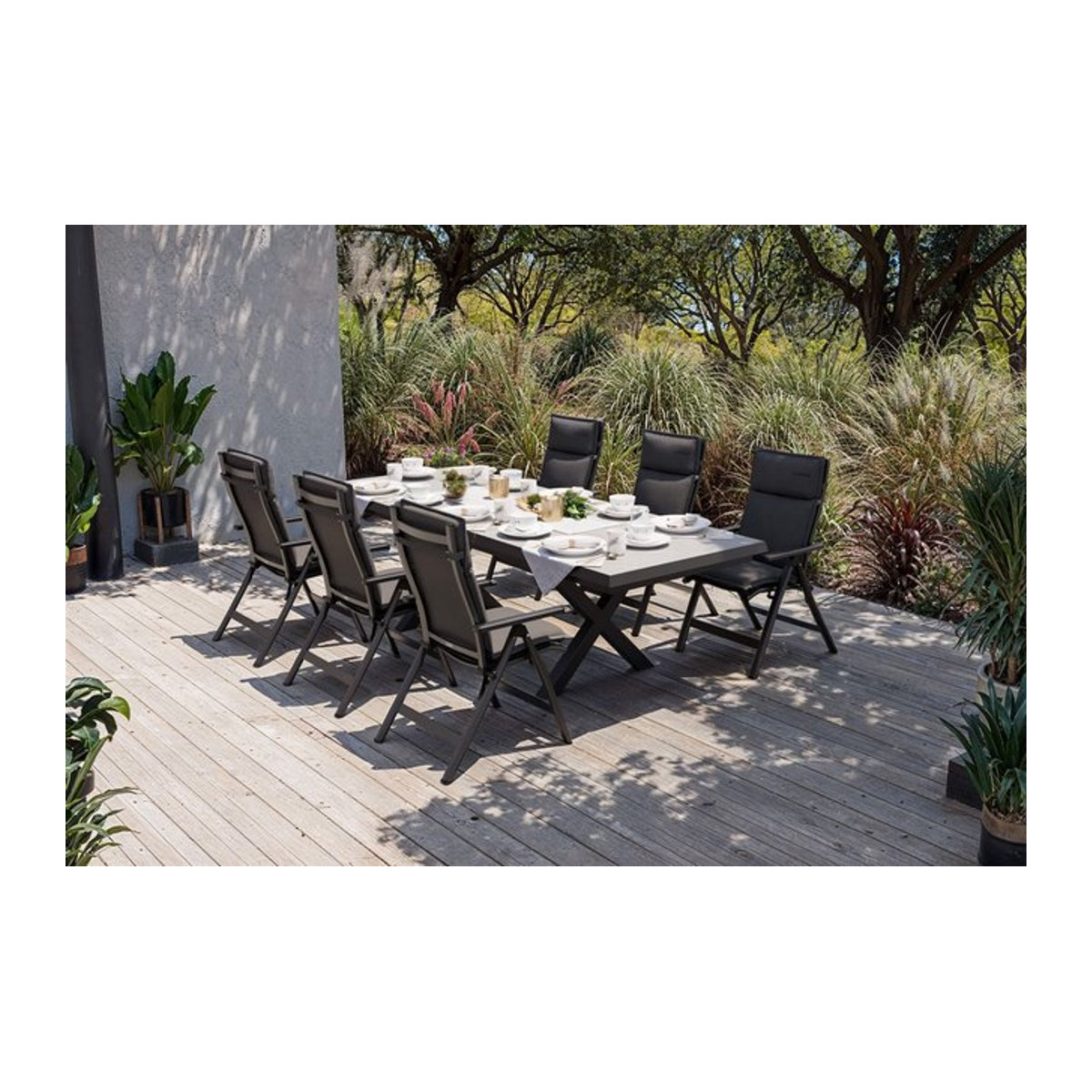OUTFLEXX Serro Garten-Essgruppe in Anthrazit und Schwarz mit Tisch aus Keramik-Optik, 6 Klappstühlen und Auflagen - Bild 1