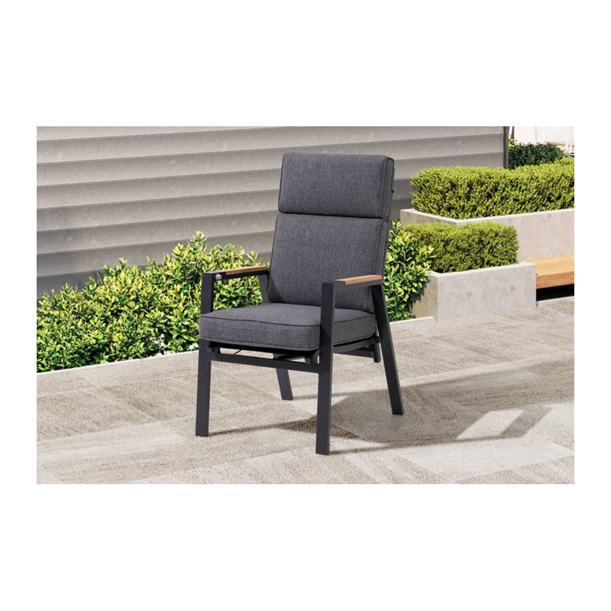 OUTFLEXX Stapelsessel Anthrazit mit Teak Armlehnen und Polsterung B/T/H: 71,5 x 59 x 106 cm - Bild 1