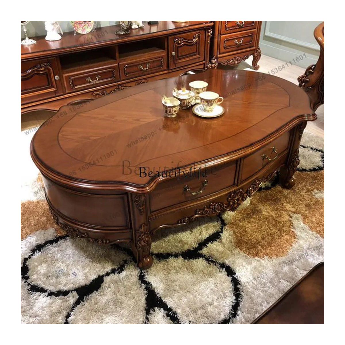 Ovaler Couchtisch aus Massivholz in Braun mit neoklassizistischer Blumenverzierung - Bild 1
