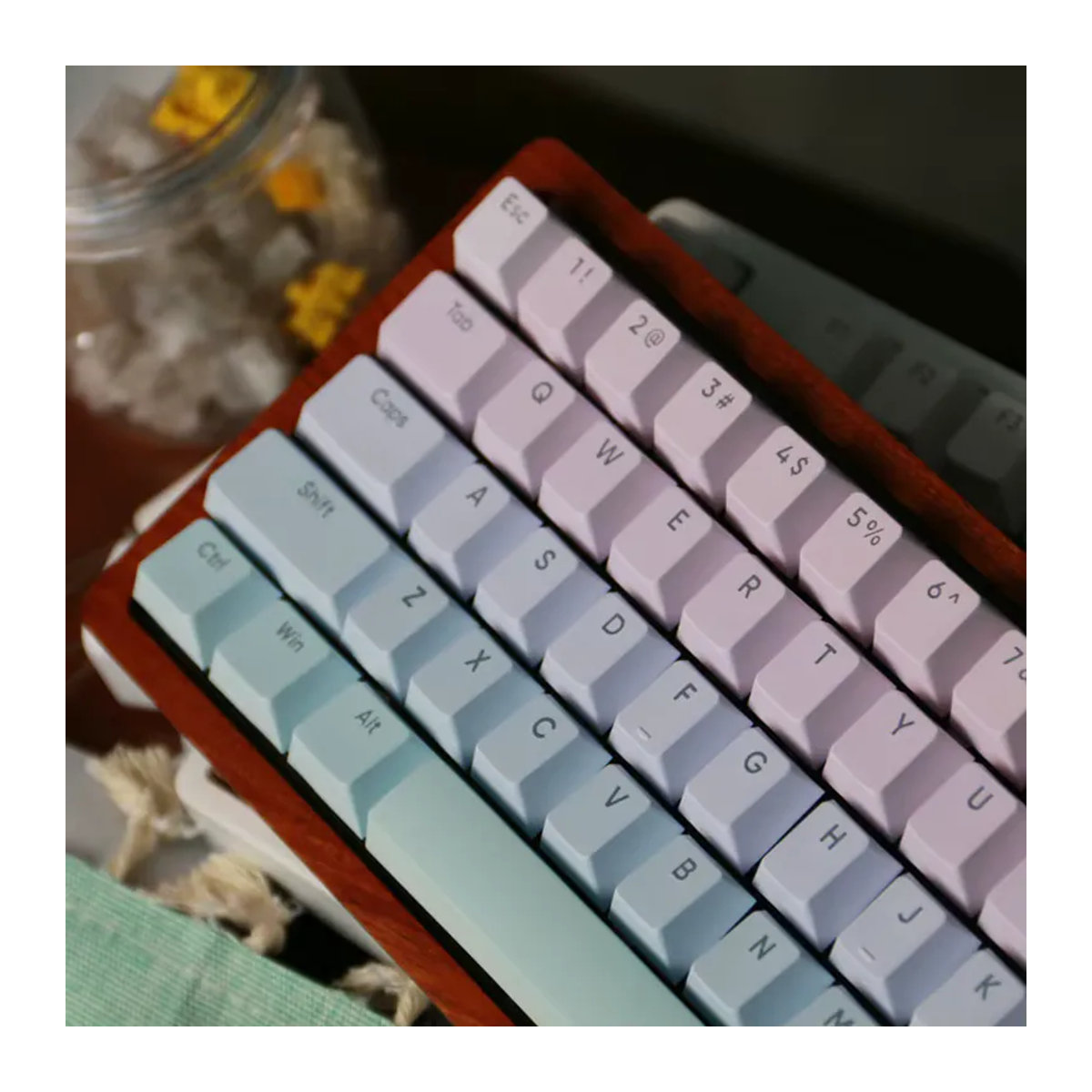 PBT Tastenkappen Set mit Farbverlauf und seitlicher Beschriftung, 127 Tasten im Cherry Profil für Cherry MX Switches, Mehrfarbig - Bild 4