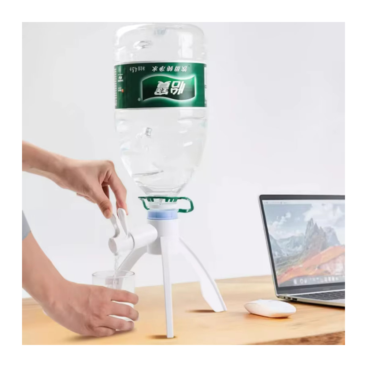 PDQ Wasserflaschenhalterständer für 5-Liter-Flaschen in Weiß mit minimalistischem Design und dreieckiger Basis - Bild 2