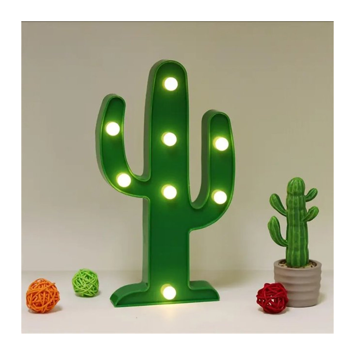 Peach Forest Mini Kaktus Tischlampe aus Kunststoff in Grün, batteriebetrieben und minimalistisch im Design - Bild 1