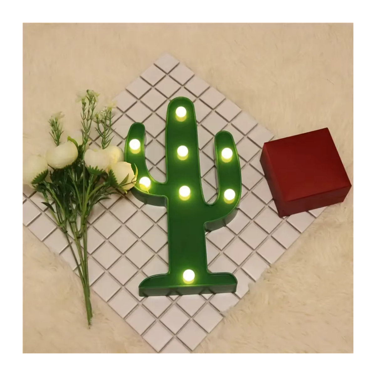 Peach Forest Mini Kaktus Tischlampe aus Kunststoff in Grün, batteriebetrieben und minimalistisch im Design - Bild 6