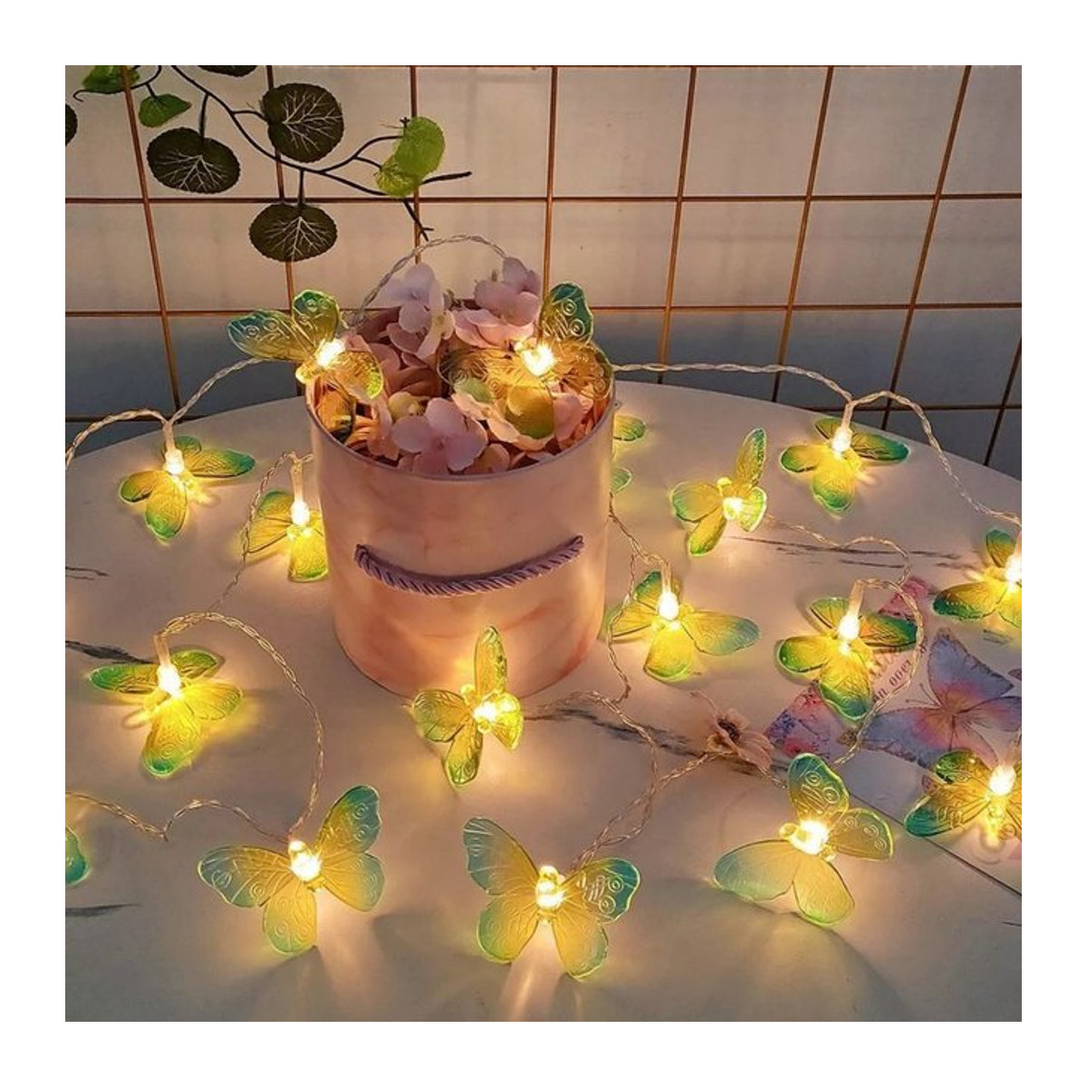 Peach Forest Schmetterling LED Lichterkette im Bohemian Stil in Grün und Gelb für dein Zuhause und Schlafzimmer - Bild 1