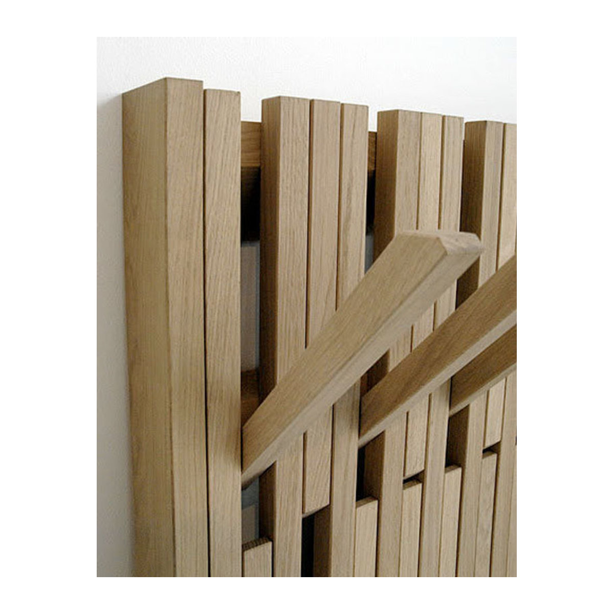 PER/USE Wandgarderobe Piano groß aus Holz in Eiche Natur Braun im minimalistischen Design - Bild 2