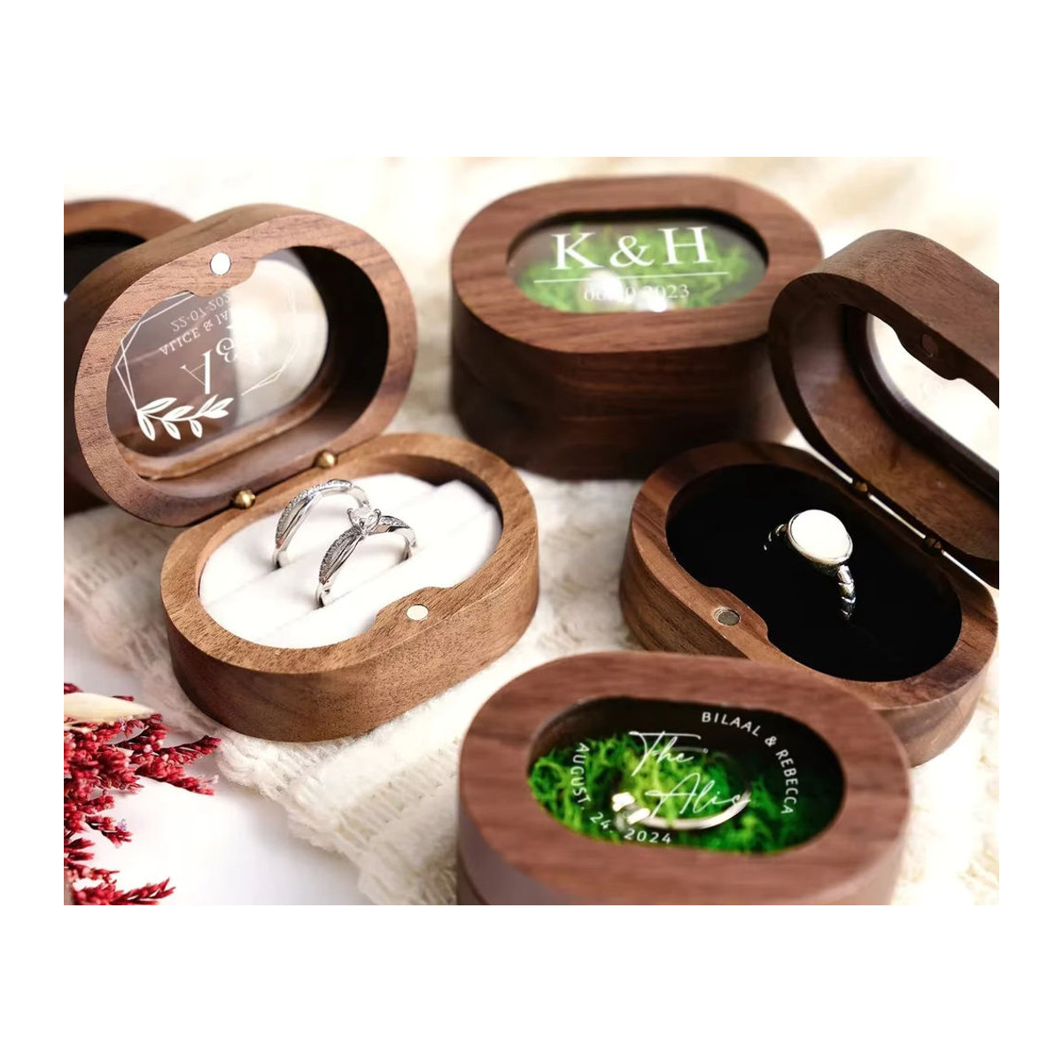 Personalisierbare Ringbox aus Holz von Alex Streeter in Braun und Transparent für deine Hochzeit mit Gravur - Bild 2