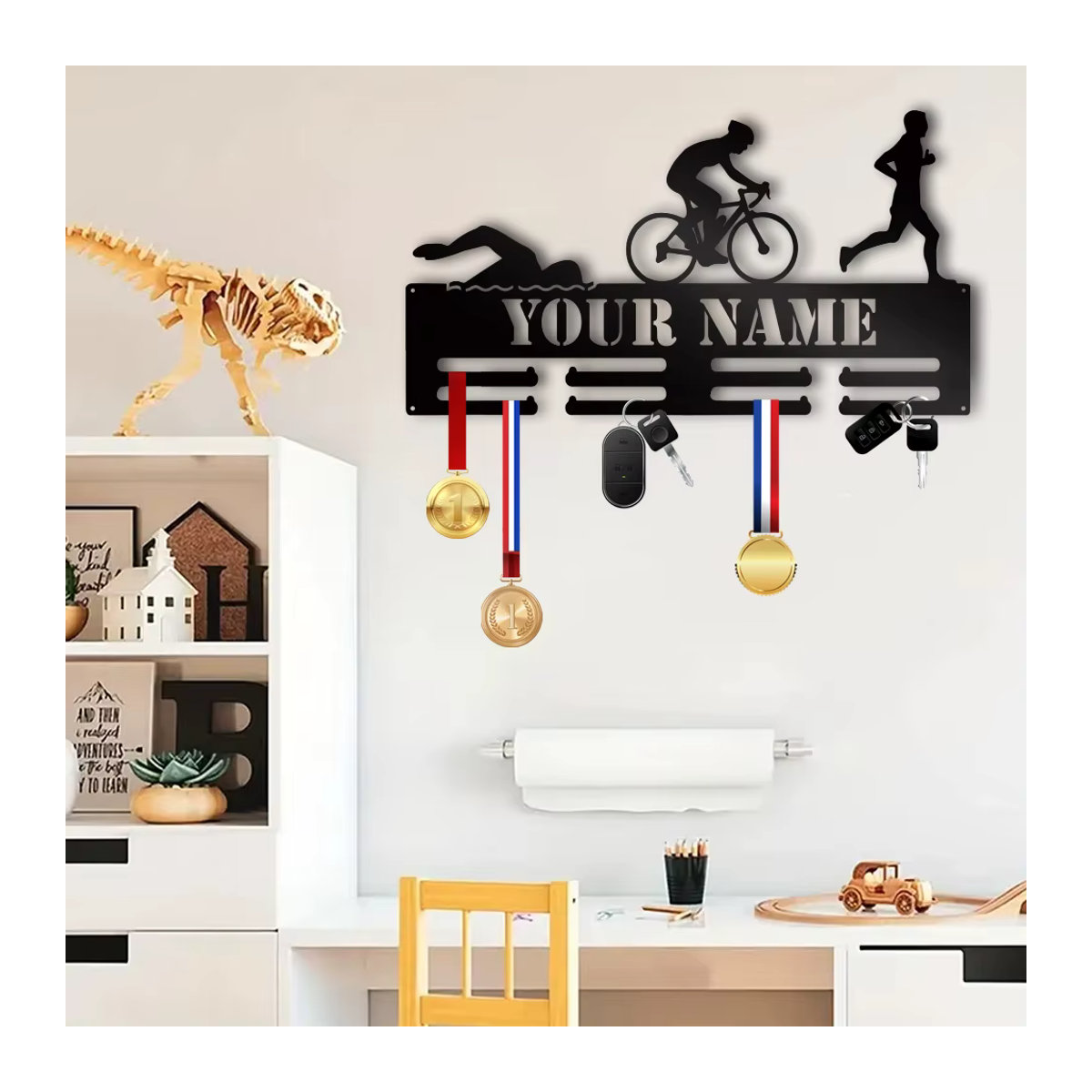 Personalisierbares Metall-Wandschild für Kinderzimmer mit Motiv für Schwimmen, Radfahren oder Laufen in Gold und Schwarz - Bild 3