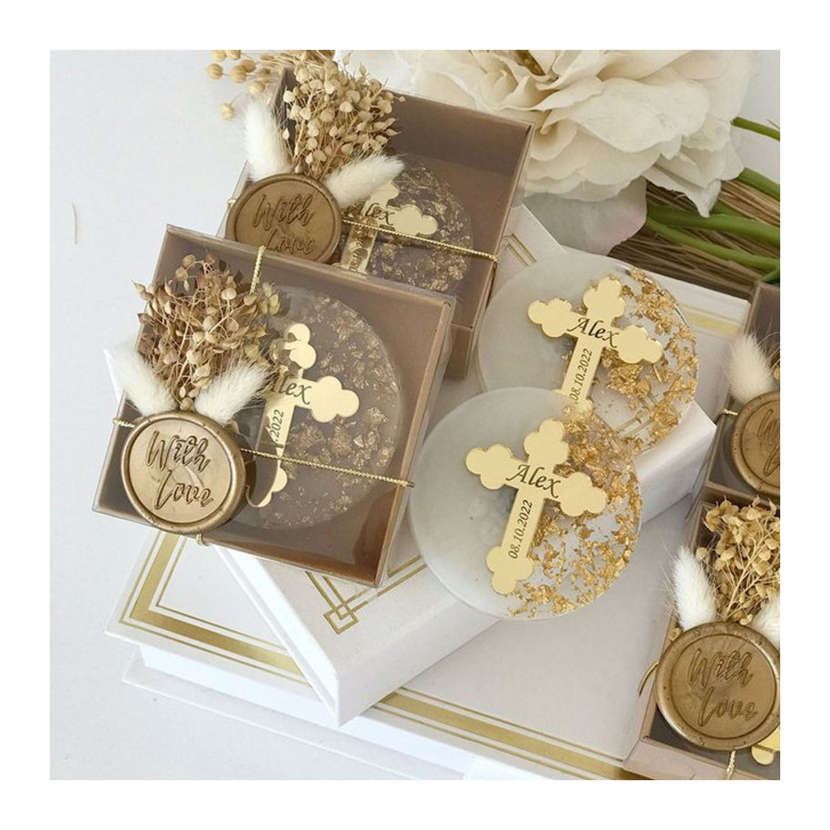 Personalisierte Acryl-Kreuz Tischdeko für Taufe, Hochzeit und Kommunion in Transparent und Gold von I MISS FLY - Bild 1