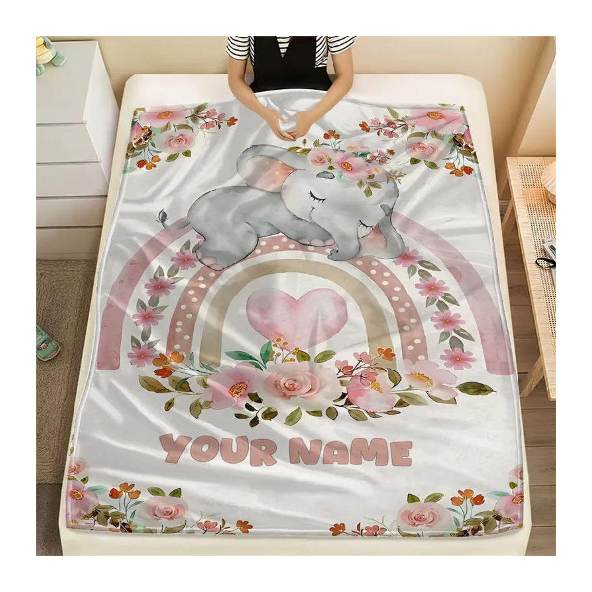 Personalisierte Decke mit grauem Elefanten- und Regenbogenmuster von ZIZ in Grau und Weiß - Bild 4