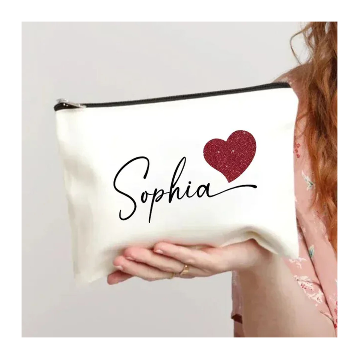 Personalisierte Make-up-Tasche von VOESETO in Weiß mit individuellem Namen für Damen als Kosmetiktasche oder Bleistiftbox - Bild 1