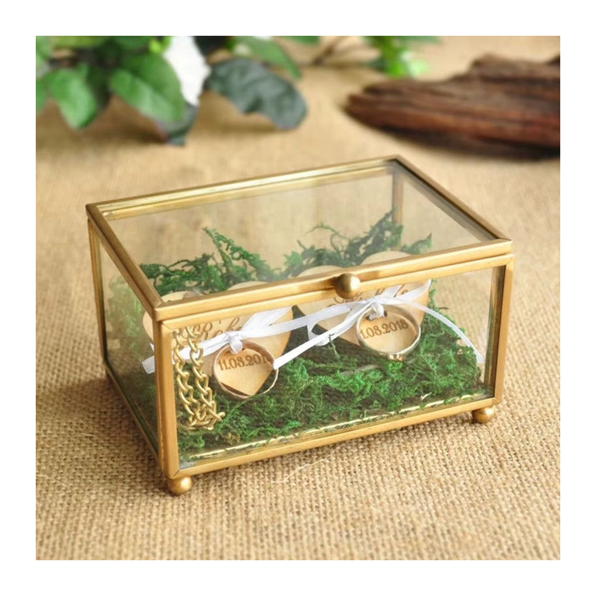 Personalisierte rechteckige Eheringbox aus Glas und Holz mit Herzanhänger in Braun und Gold für deine Hochzeitsdekoration - Bild 3