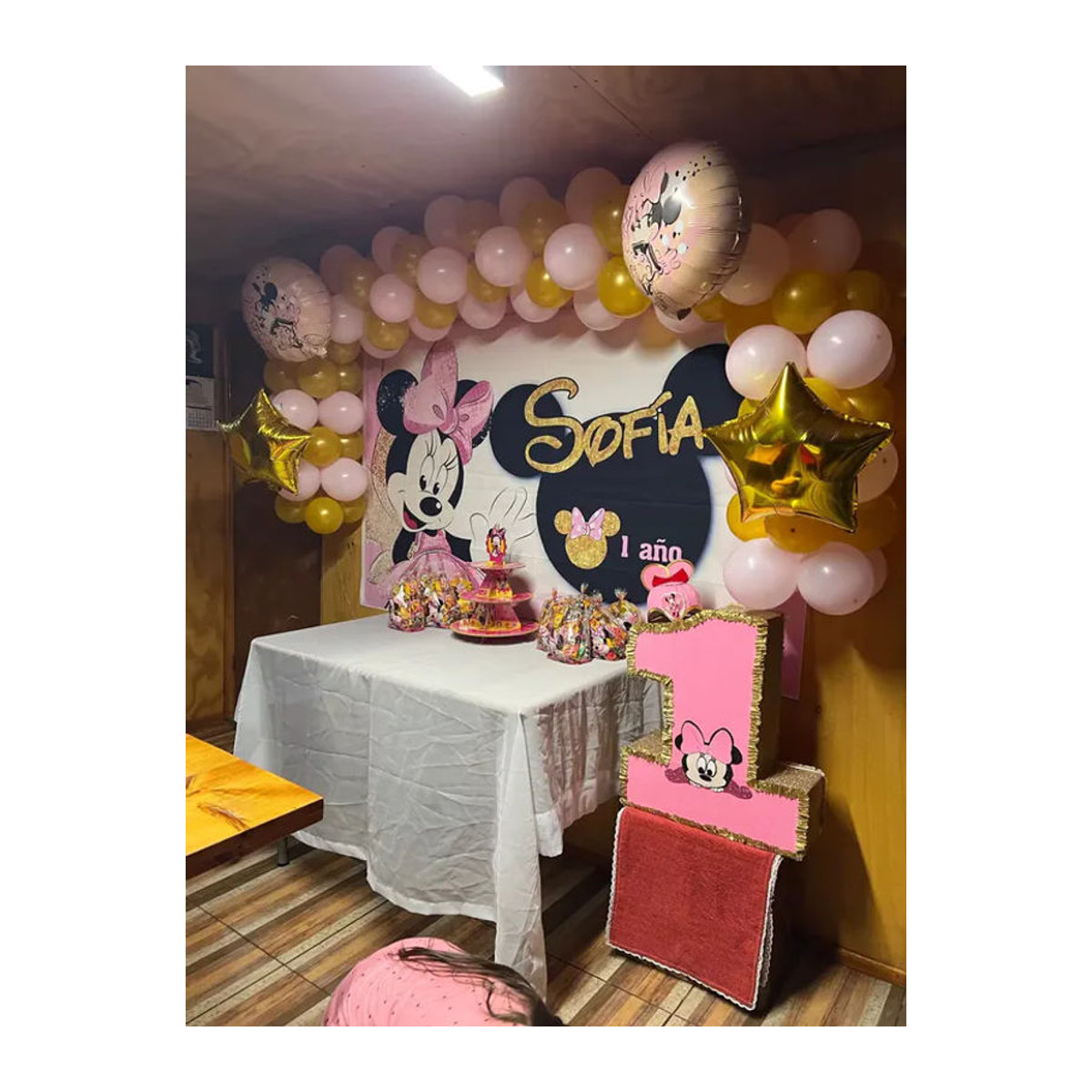 Personalisierter Fotohintergrund Minnie Motiv in Rosa für Kindergeburtstage von Potdemiel aus Vinyl, B: 150 cm, H: 100 cm - Bild 1