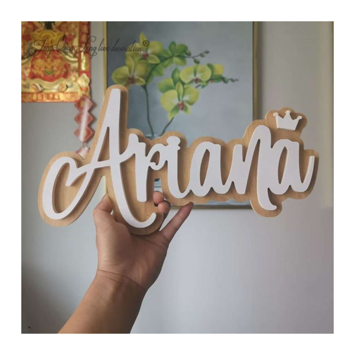 Personalisiertes Türschild mit Krone aus Holz in Weiß für das Kinderzimmer von JingQianLong love decoration - Bild 1