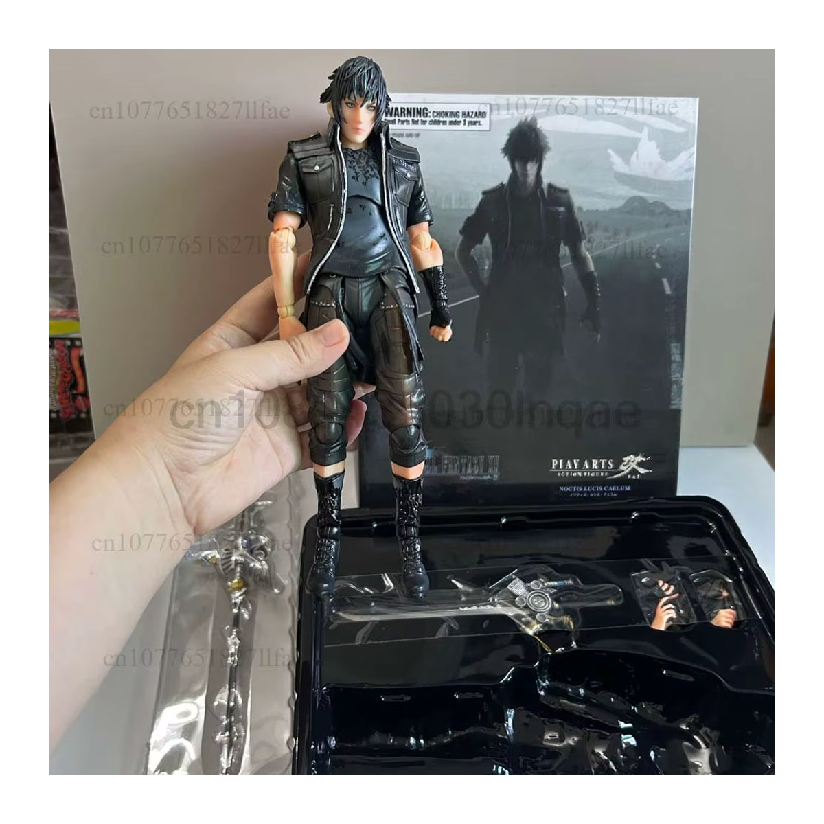 PLAY Arts XV Noctis Lucis Caelum Actionfigur in Schwarz - Bild 2