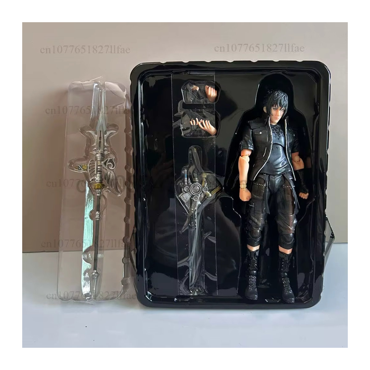 PLAY Arts XV Noctis Lucis Caelum Actionfigur in Schwarz - Bild 3