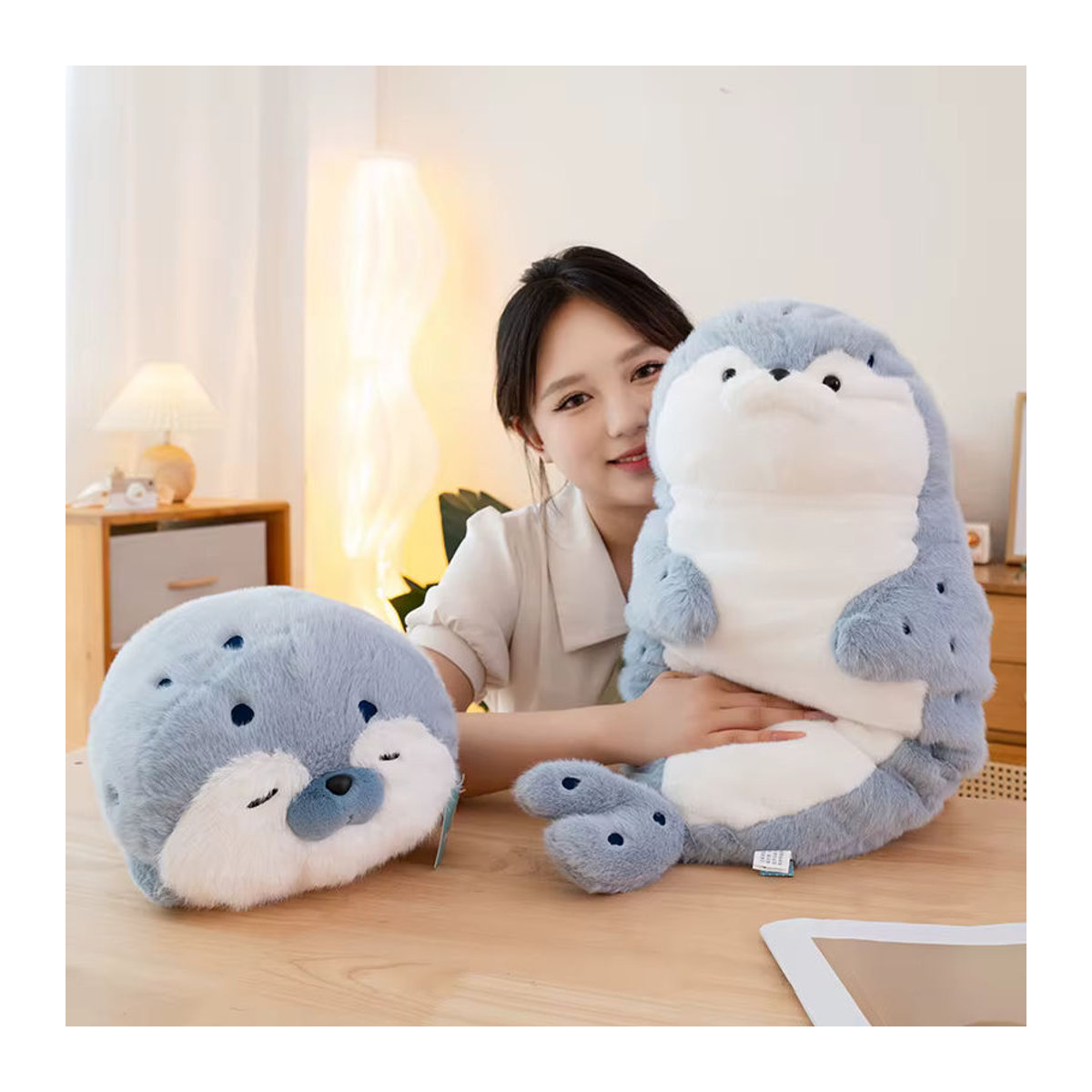 Plüschkissen Meerotter im Cartoon-Design als rundes Kuschelkissen für Kinder - Bild 4
