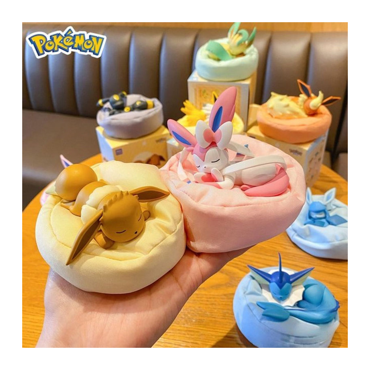 Pokémon Eevee, Sylveon und Umbreon PVC-Figuren im Lazy-Style als mehrfarbige Schreibtisch-Dekoration aus Kunststoff - Bild 1