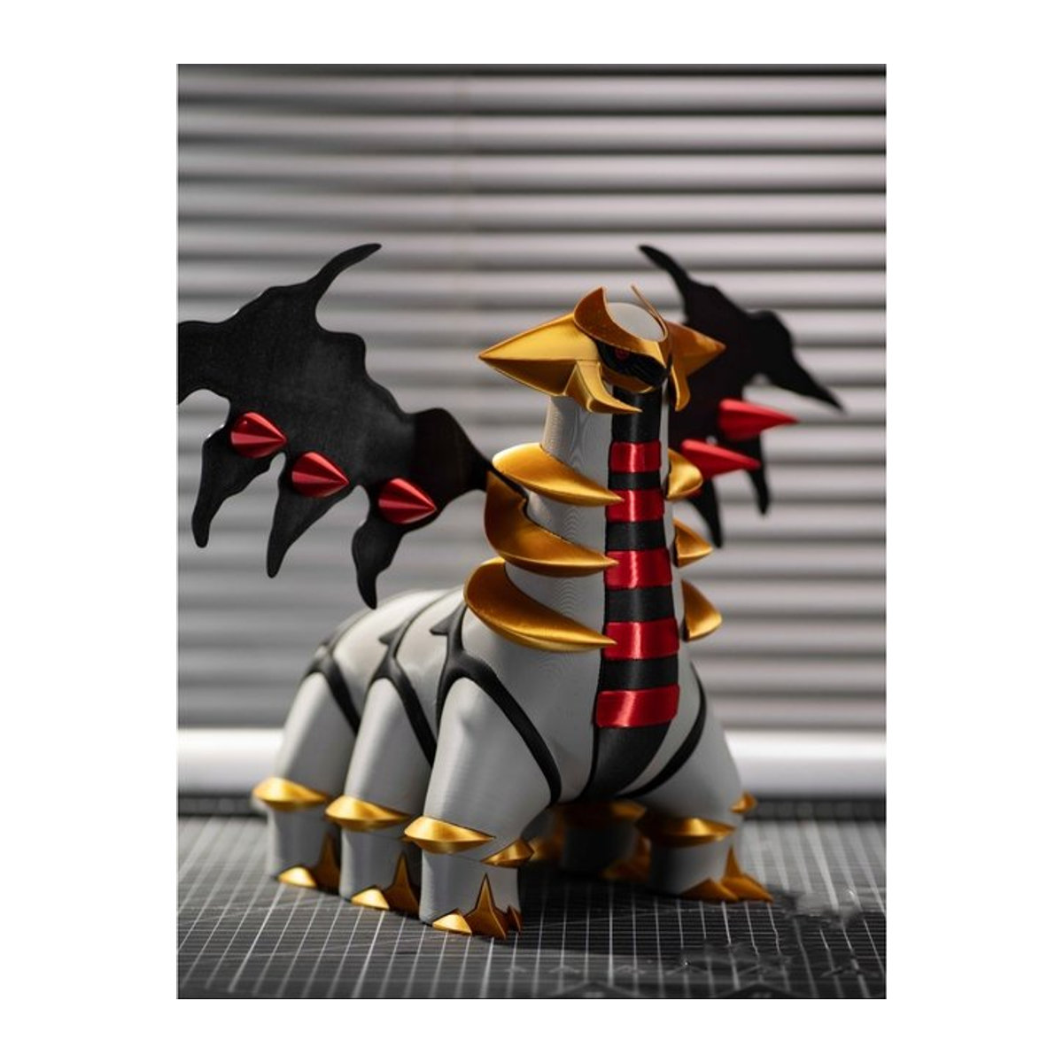 Pokemon Giratina Figur Modell Spielzeug in Mehrfarbig - Bild 1