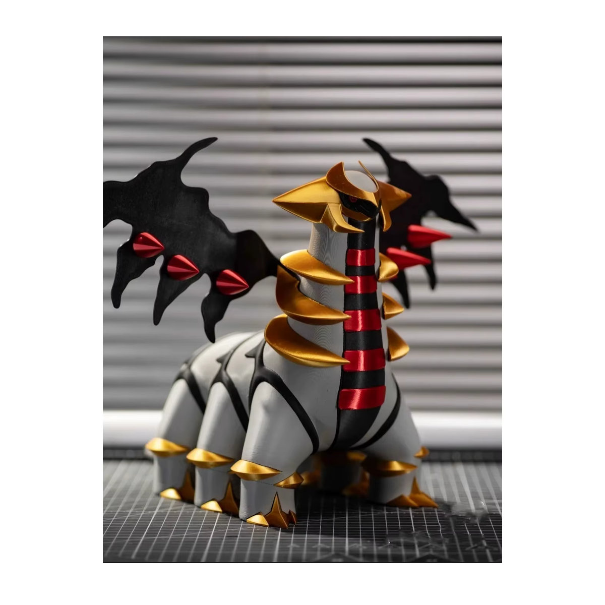 Pokemon Giratina Figur Modell Spielzeug in Mehrfarbig - Bild 2