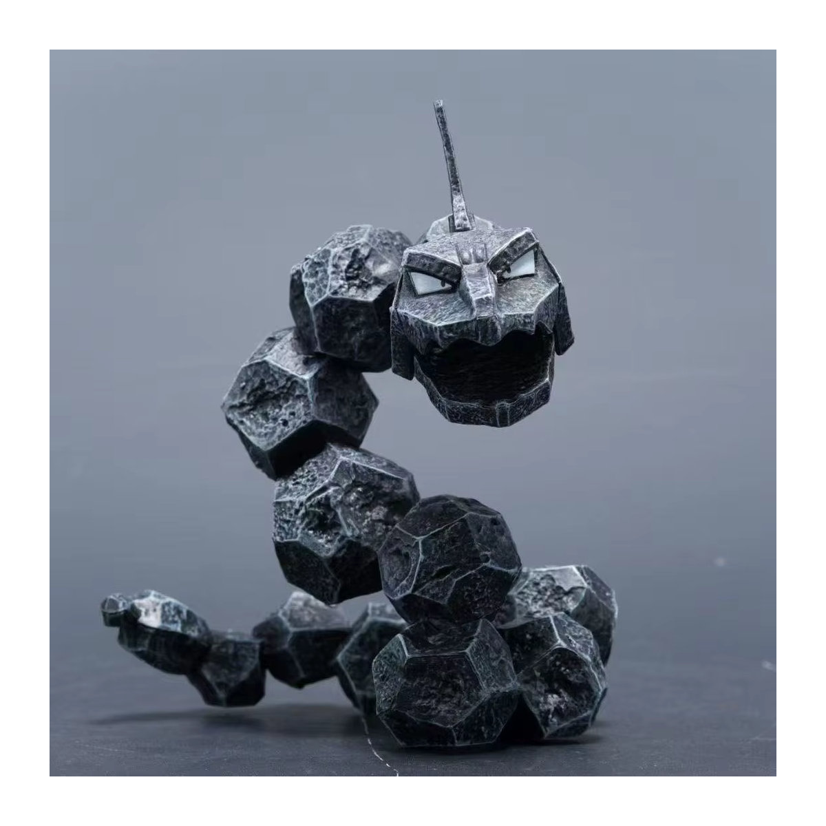 Pokemon Onix Anime Figur in Grau, PVC Statue als Desktop Ornament und Sammlermodell, Höhe: 14 cm - Bild 1