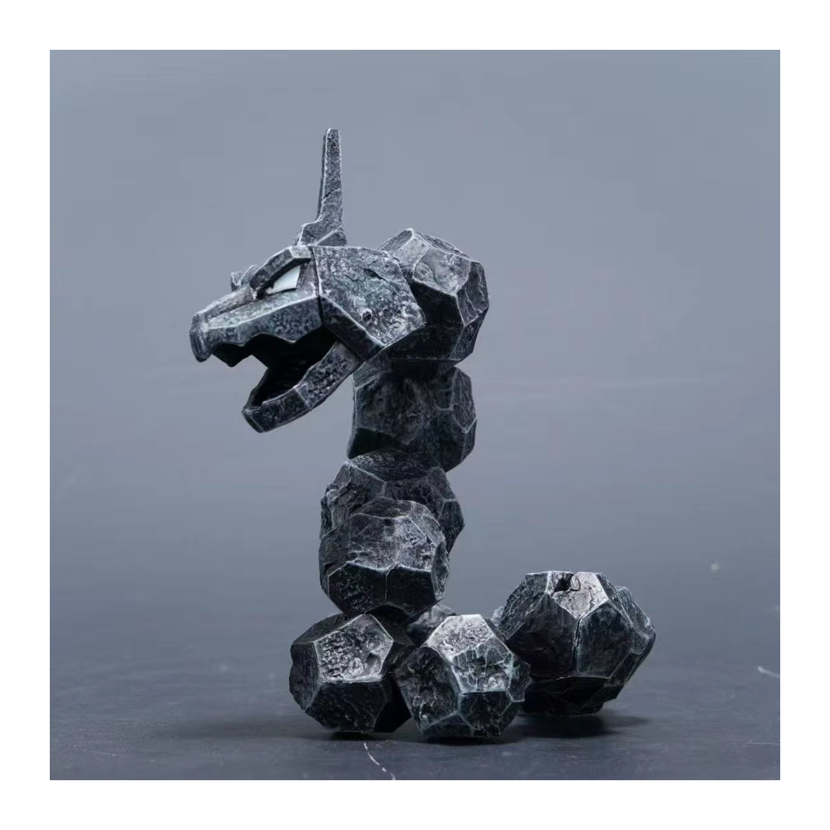 Pokemon Onix Anime Figur in Grau, PVC Statue als Desktop Ornament und Sammlermodell, Höhe: 14 cm - Bild 2