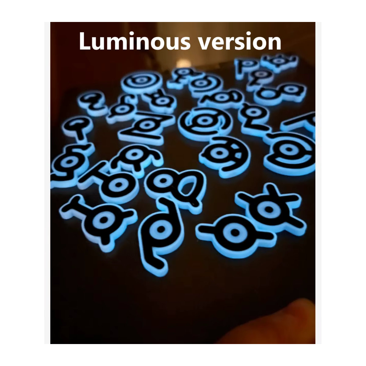 Pokemon Unown Figur Modell aus Kunststoff in Gold und Silber für deinen Desktop oder Kühlschrank - Bild 6