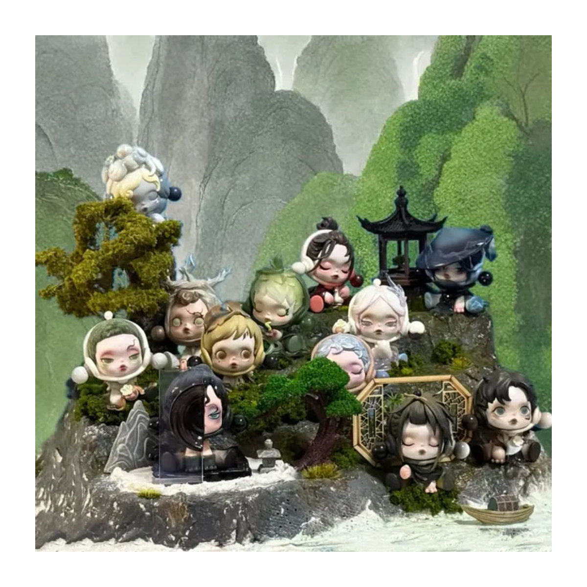 POP MART Skullpanda Ink Plum Blossom Blind Box Actionfigur in Schwarz als dekoratives Anime-Spielzeug - Bild 2