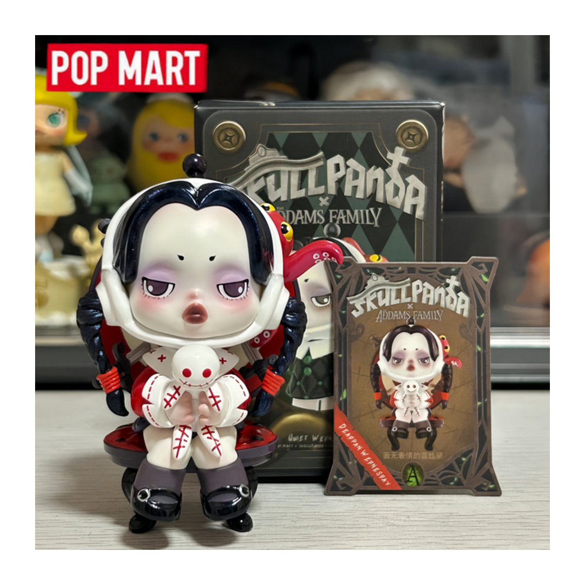 POP MART Skullpanda The Addams Family Serie Blindbox Sammelfiguren in Weiß - Bild 1
