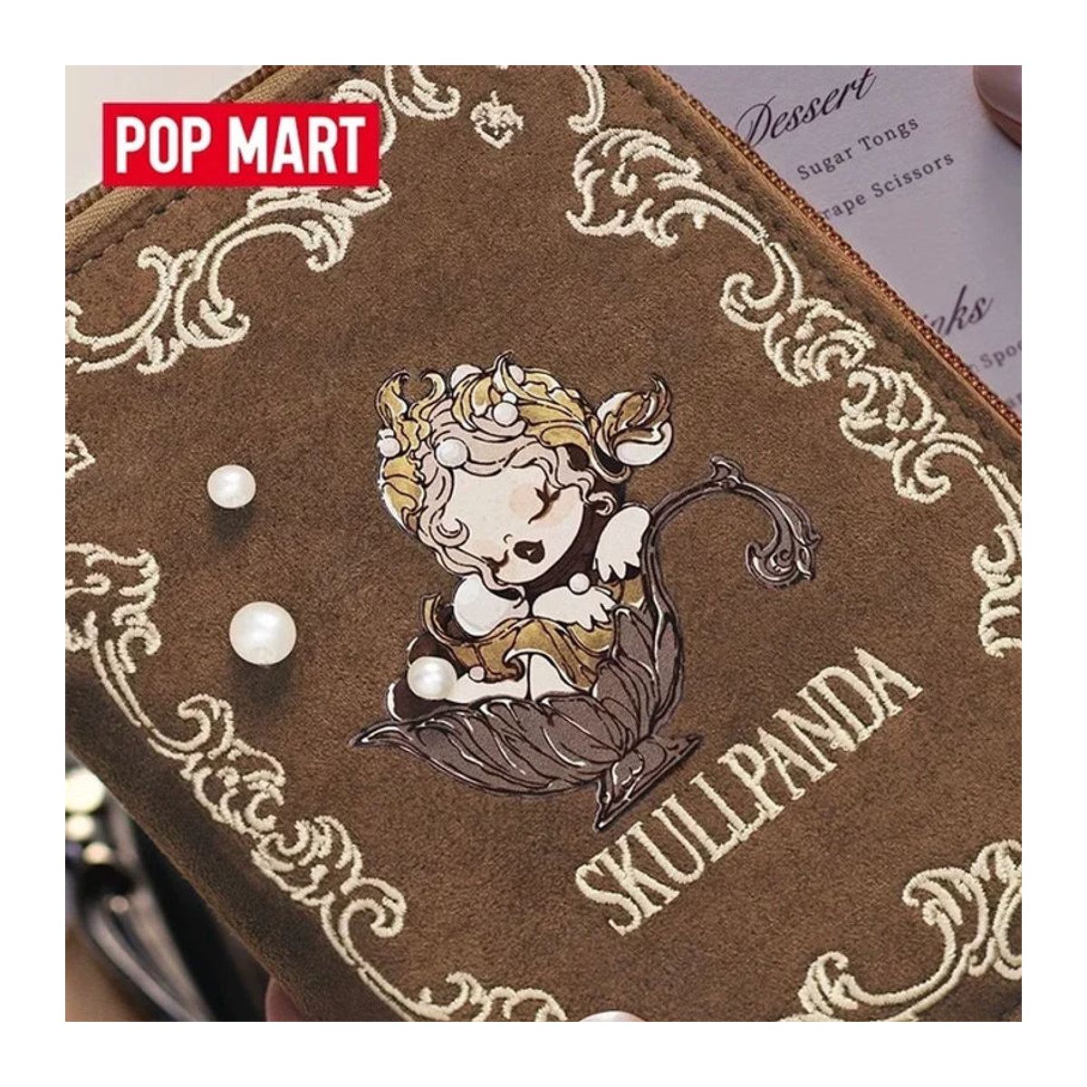 POP MART SKULLPANDA The Feast Begins Series Reisepasshülle Blindbox mit dekorativen Figuren in Braun - Bild 1