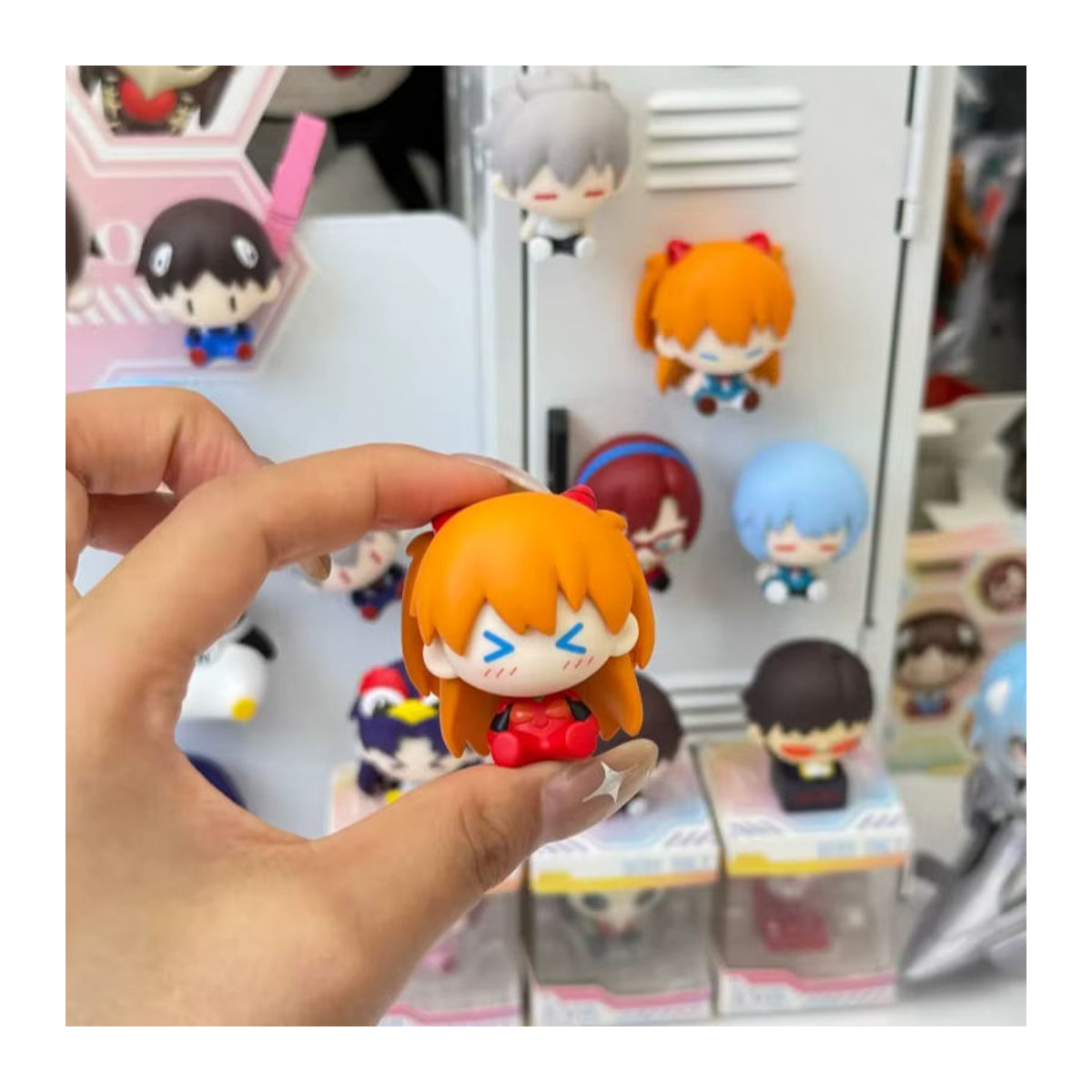 Popmart Gong Eva Neon Genesis Evangelion Super Mini Figur Blind Box als magnetische Dekoration für Kühlschrank oder Schreibtisch, mehrfarbig - Bild 2